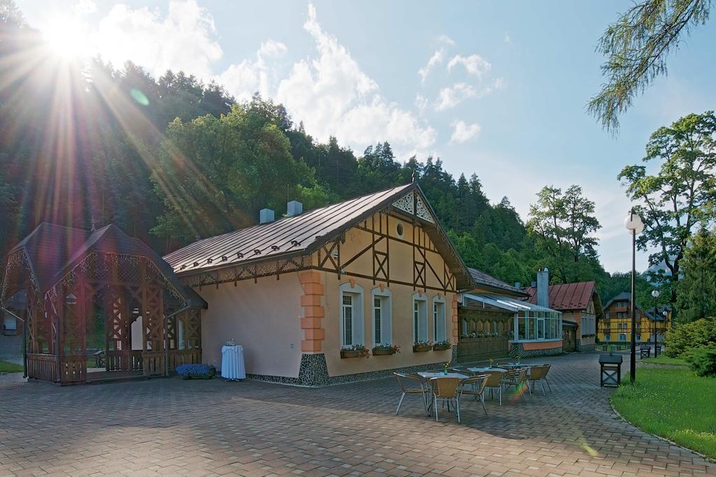 Kupelne Domceky - Kupele Cerveny Klastor Smerdzonka Экстерьер фото